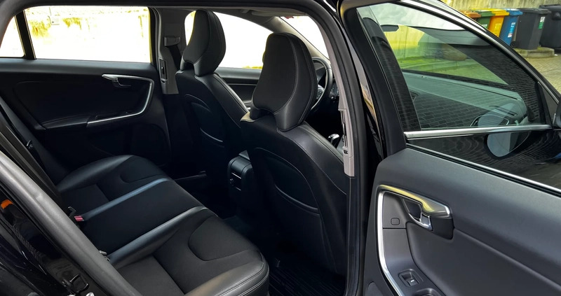 Volvo V60 cena 48500 przebieg: 178000, rok produkcji 2015 z Katowice małe 667